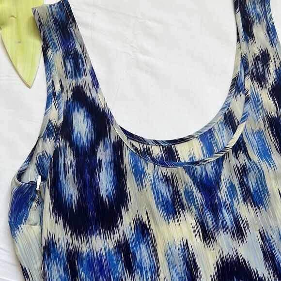 ⭐️GUESS by Marciano Silk Sleeveless Blouse⭐️ - Picture 6 of 7